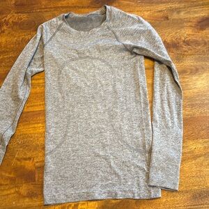 Lululemon Swiftly Tech (Hip Length)
Color Slate Grey
Size 2